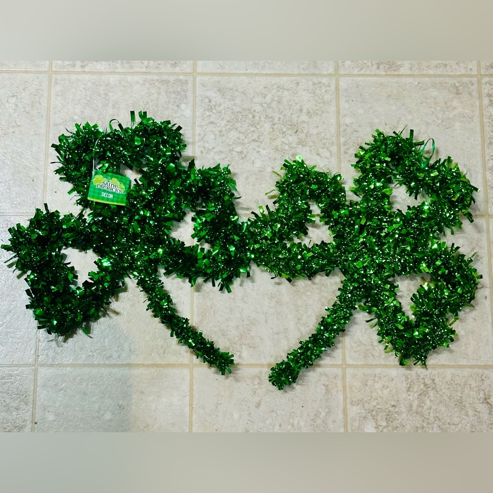 NWT Set of 2 Hanging Tinsel Shamrocks - Large